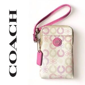 COACH✨Y2K Barbie Pink Floral OP Art Zip Up Wristlet Wallet